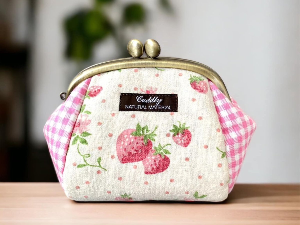 画像2: ドミット芯で作る【ふわっと苺キット】３枚はぎポーチ (2)