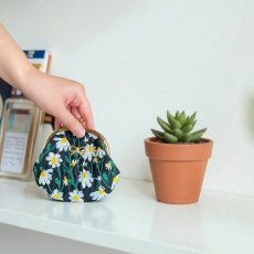 画像5: 【元祖がま口】ぺったんこがま口キット・刺繍生地デイジー・黒 (5)