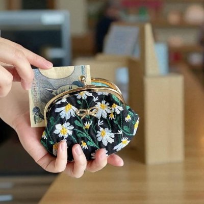 画像1: 【元祖がま口】ぺったんこがま口キット・刺繍生地デイジー・黒